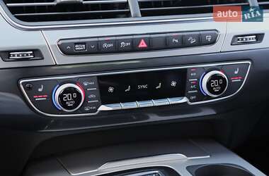 Позашляховик / Кросовер Audi Q7 2017 в 
