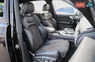 Позашляховик / Кросовер Audi Q7 2017 в 