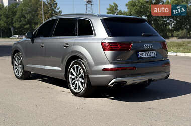 Позашляховик / Кросовер Audi Q7 2017 в 