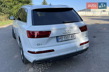 Позашляховик / Кросовер Audi Q7 2019 в 