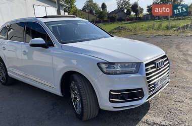 Позашляховик / Кросовер Audi Q7 2019 в 