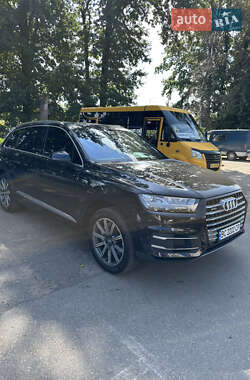 Позашляховик / Кросовер Audi Q7 2016 в 