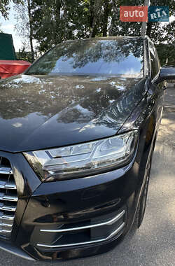 Позашляховик / Кросовер Audi Q7 2016 в 