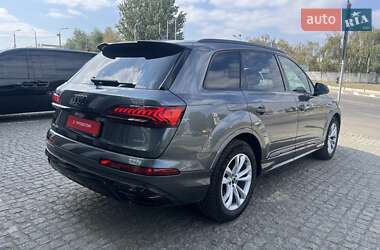 Позашляховик / Кросовер Audi Q7 2022 в 