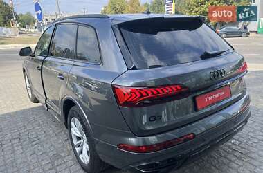 Позашляховик / Кросовер Audi Q7 2022 в 