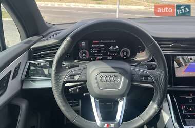 Позашляховик / Кросовер Audi Q7 2022 в 
