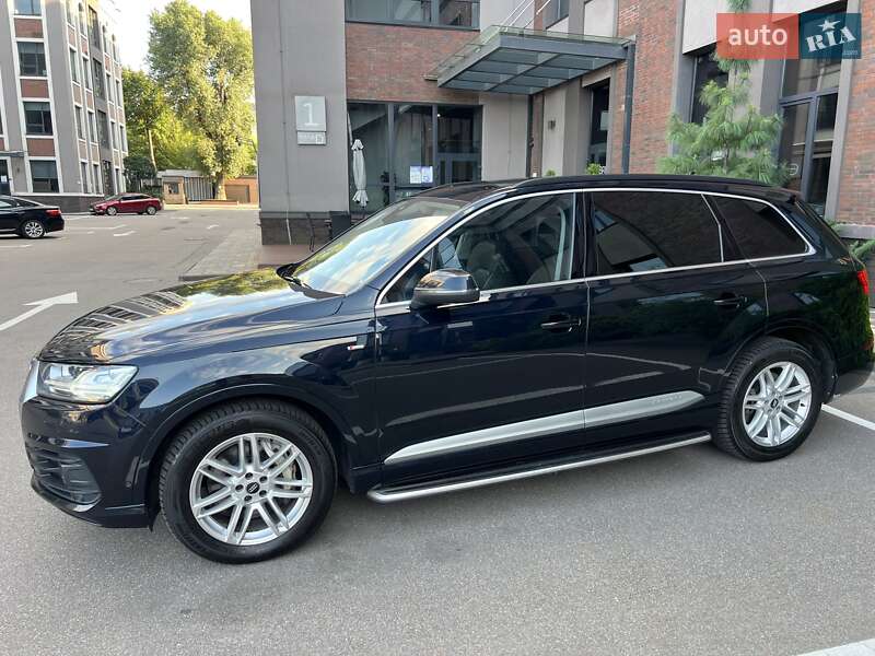 Внедорожник / Кроссовер Audi Q7 2016 в Киеве