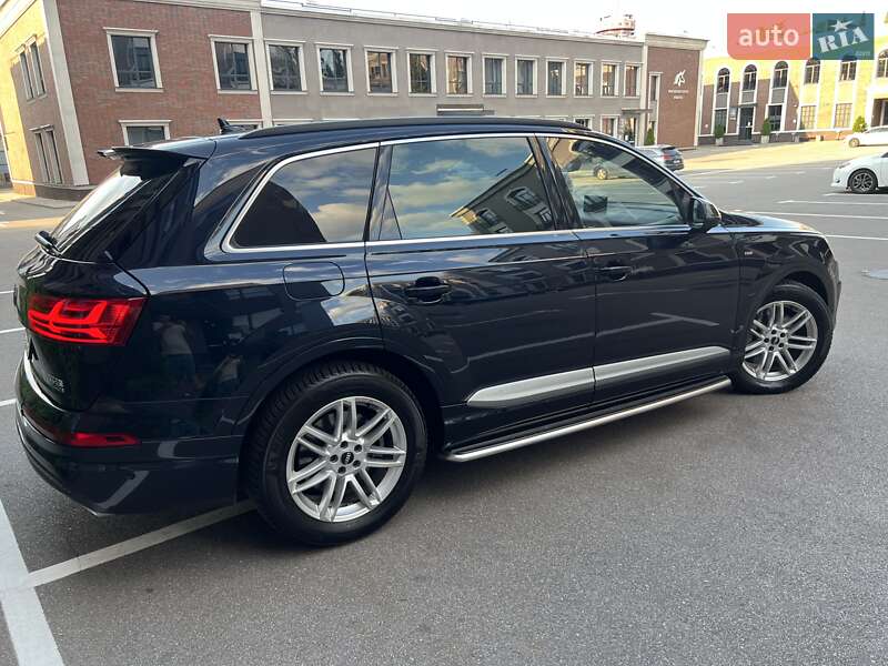 Внедорожник / Кроссовер Audi Q7 2016 в Киеве