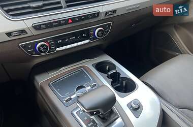 Позашляховик / Кросовер Audi Q7 2016 в 