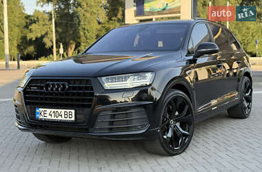 Внедорожник / Кроссовер Audi Q7 2015 в 
