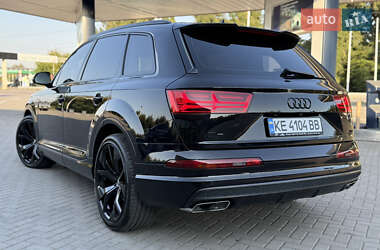 Внедорожник / Кроссовер Audi Q7 2015 в 