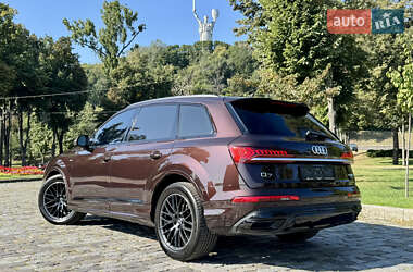 Позашляховик / Кросовер Audi Q7 2020 в 