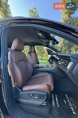 Позашляховик / Кросовер Audi Q7 2020 в 