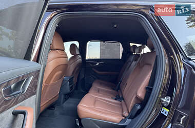 Позашляховик / Кросовер Audi Q7 2020 в 