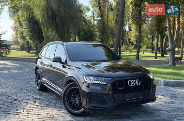 Позашляховик / Кросовер Audi Q7 2020 в 