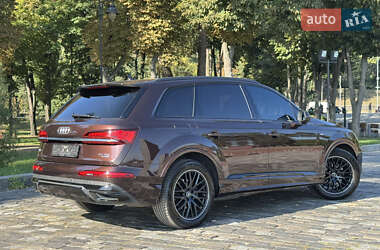 Позашляховик / Кросовер Audi Q7 2020 в 