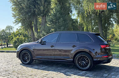 Позашляховик / Кросовер Audi Q7 2020 в 