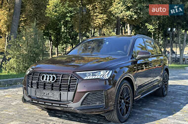 Позашляховик / Кросовер Audi Q7 2020 в 