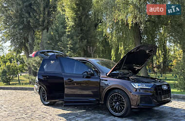 Позашляховик / Кросовер Audi Q7 2020 в 