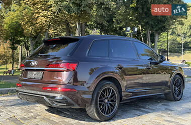 Позашляховик / Кросовер Audi Q7 2020 в 