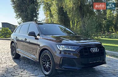 Позашляховик / Кросовер Audi Q7 2020 в 