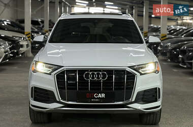 Позашляховик / Кросовер Audi Q7 2021 в 