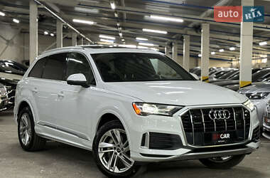 Позашляховик / Кросовер Audi Q7 2021 в 