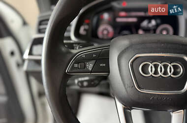 Позашляховик / Кросовер Audi Q7 2021 в 