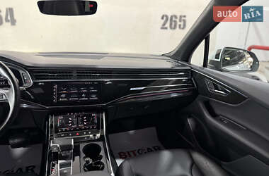 Позашляховик / Кросовер Audi Q7 2021 в 