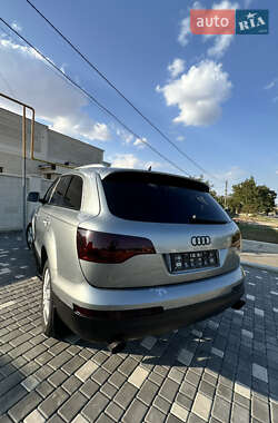Позашляховик / Кросовер Audi Q7 2007 в 