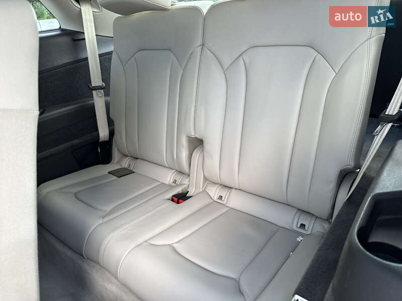 Внедорожник / Кроссовер Audi Q7 2016 в Луцке