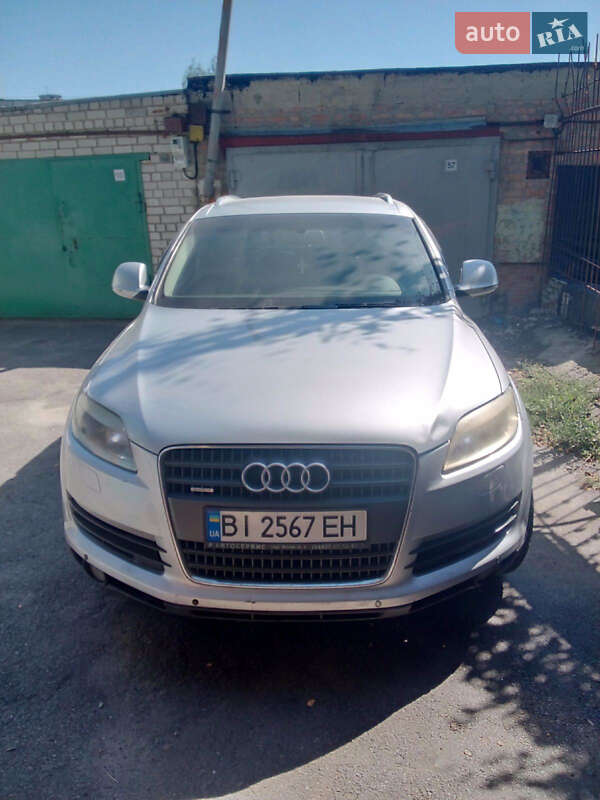 Позашляховик / Кросовер Audi Q7 2006 в 