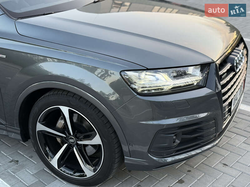 Позашляховик / Кросовер Audi Q7 2018 в Києві