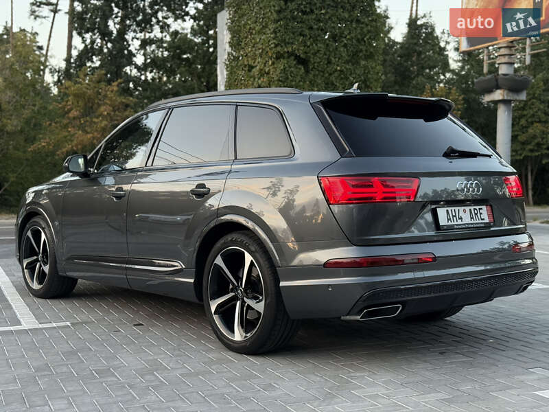 Позашляховик / Кросовер Audi Q7 2018 в Києві