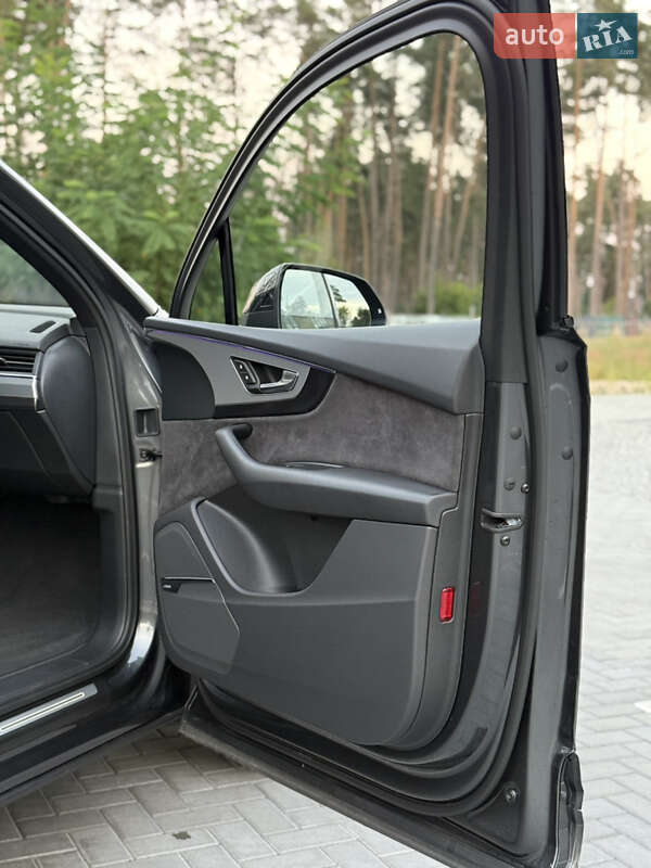 Позашляховик / Кросовер Audi Q7 2018 в Києві
