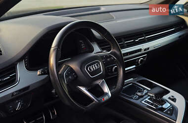 Позашляховик / Кросовер Audi Q7 2018 в 