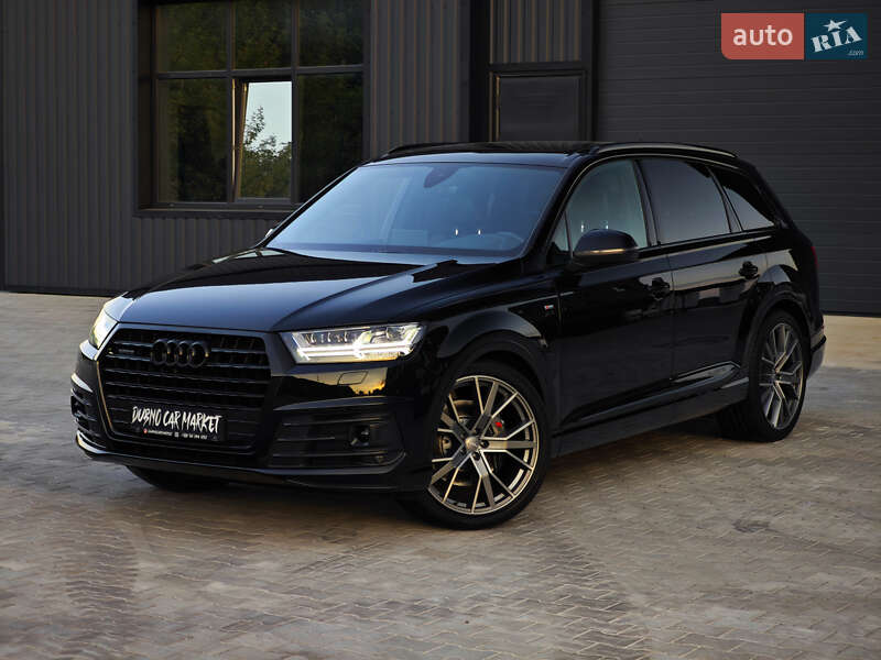 Позашляховик / Кросовер Audi Q7 2018 в 