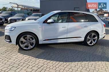 Позашляховик / Кросовер Audi Q7 2022 в 