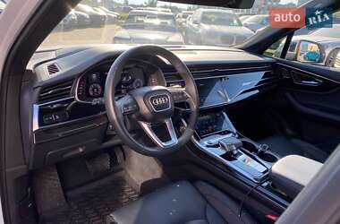 Позашляховик / Кросовер Audi Q7 2022 в 