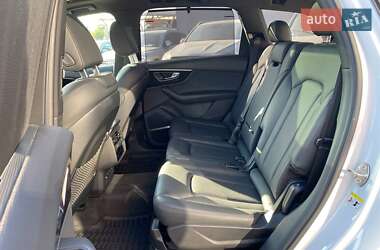 Позашляховик / Кросовер Audi Q7 2022 в 
