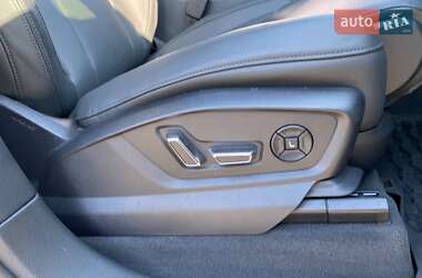 Позашляховик / Кросовер Audi Q7 2022 в 