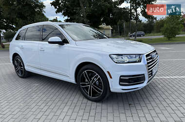 Позашляховик / Кросовер Audi Q7 2018 в 