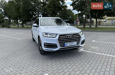 Позашляховик / Кросовер Audi Q7 2018 в 