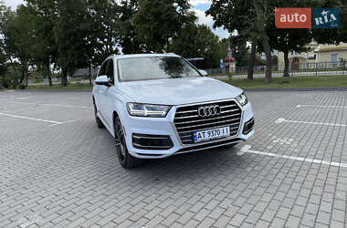 Позашляховик / Кросовер Audi Q7 2018 в 