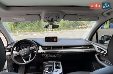 Позашляховик / Кросовер Audi Q7 2018 в 