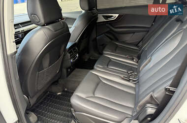 Позашляховик / Кросовер Audi Q7 2018 в 