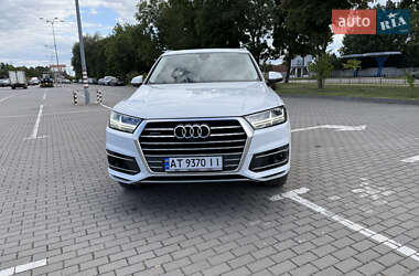 Позашляховик / Кросовер Audi Q7 2018 в 