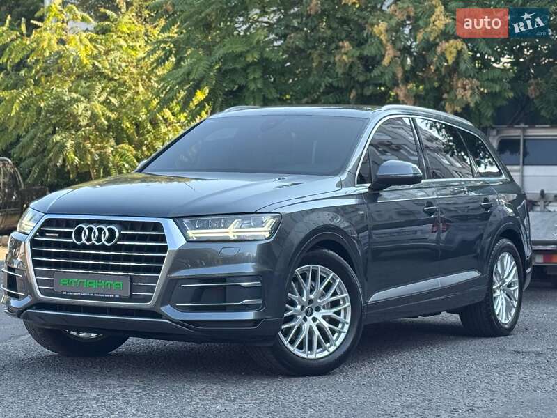 Внедорожник / Кроссовер Audi Q7 2015 в 