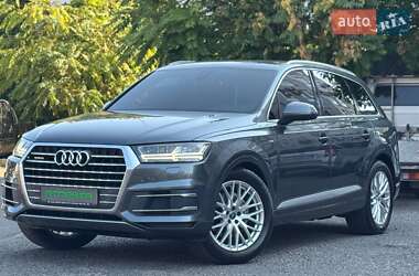 Внедорожник / Кроссовер Audi Q7 2015 в 