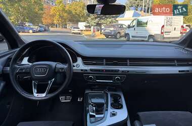 Внедорожник / Кроссовер Audi Q7 2015 в 